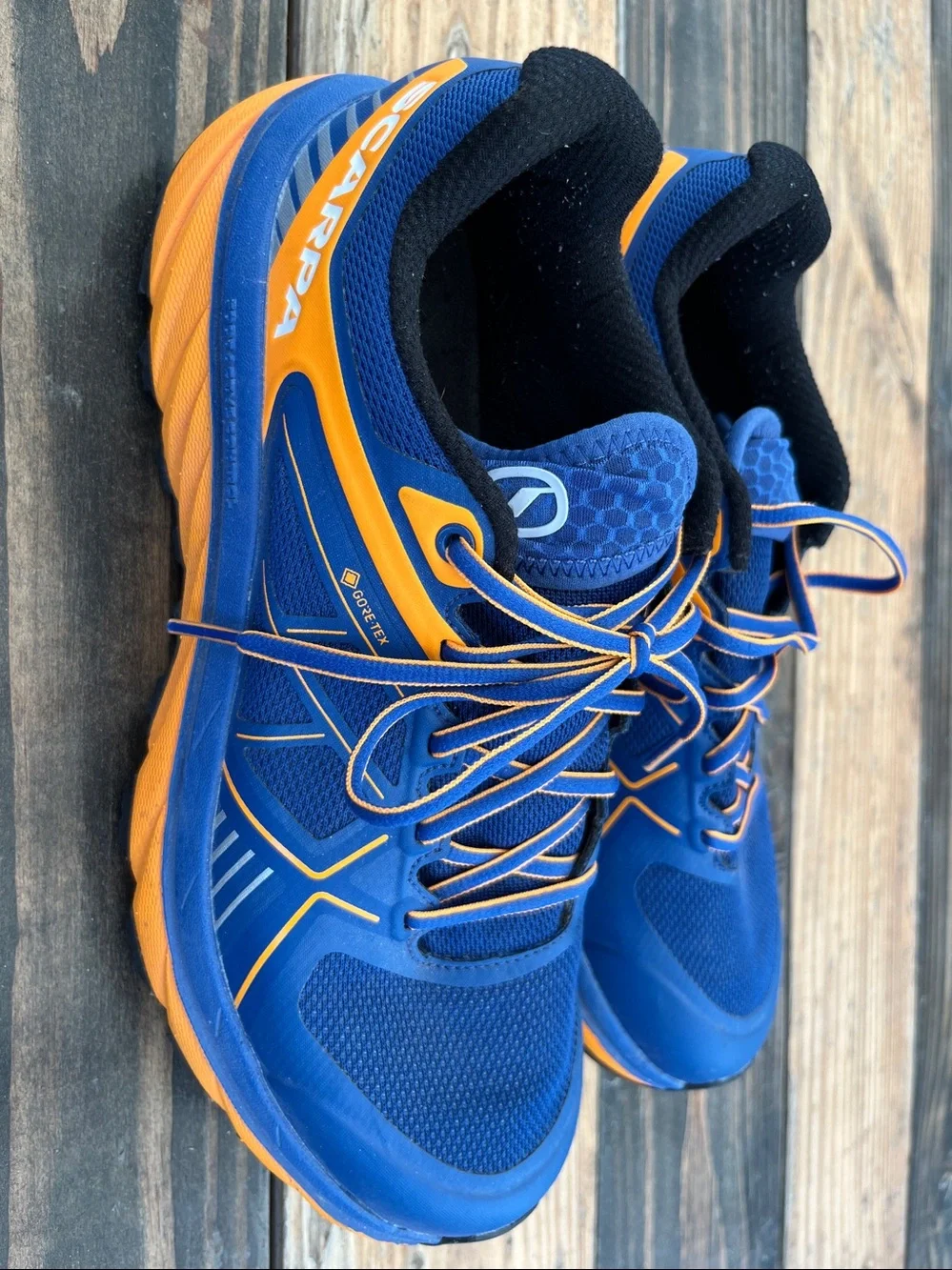 Scarps spin infinity size 40.5 woman.